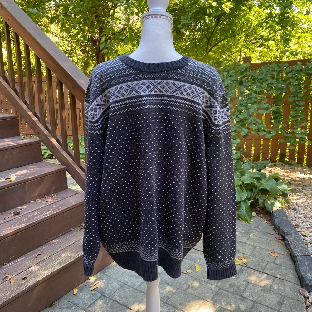 Men's pullover sweater